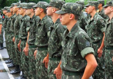 Quando deve ser feito o alistamento militar?